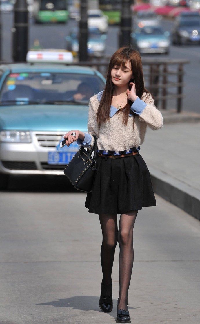 成都街拍:街头不一样的穿搭参考，每一种都散发出简约优雅的气质