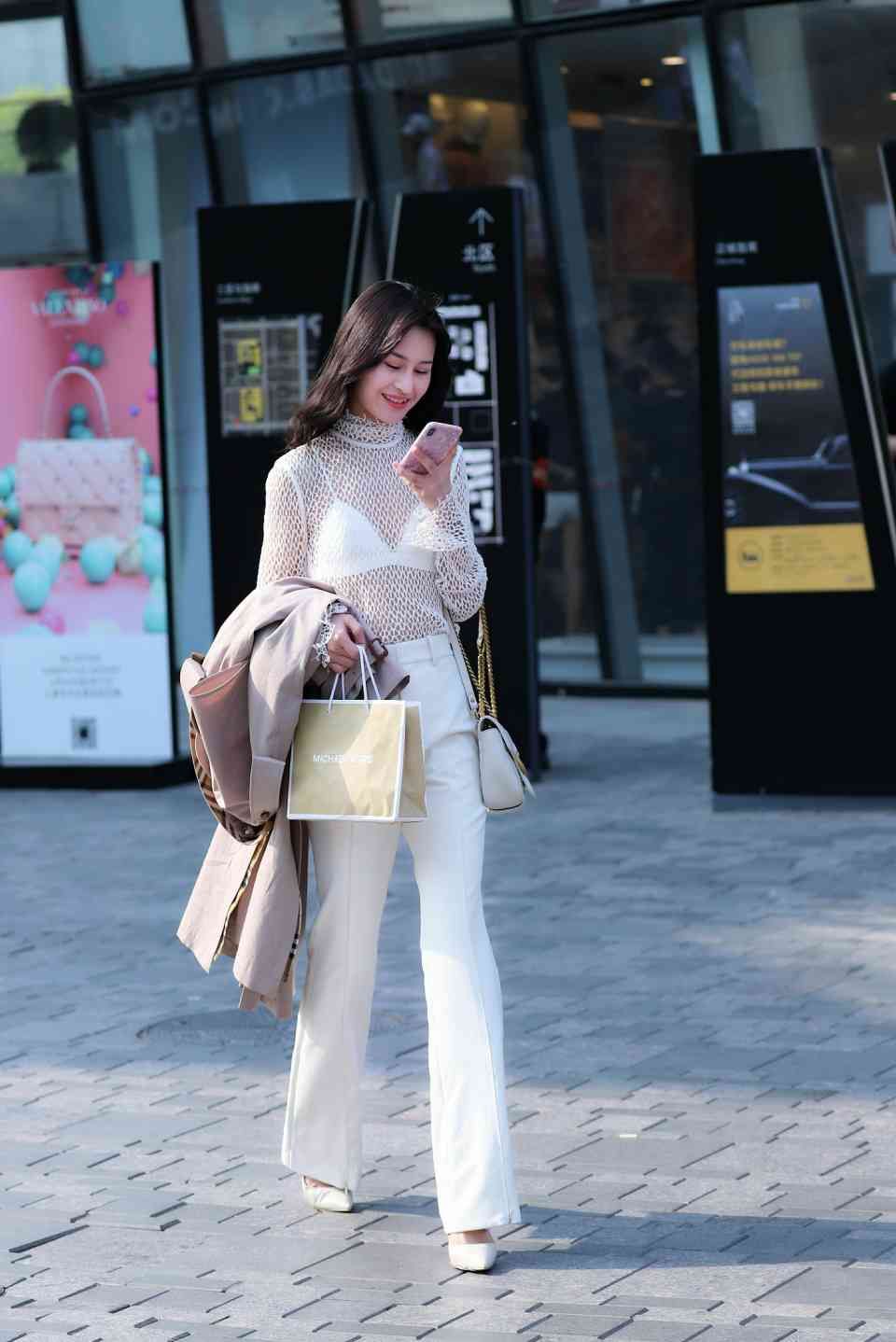 街拍，告别单身的时尚穿搭示范，从此把土肥圆三个字丢进垃圾桶