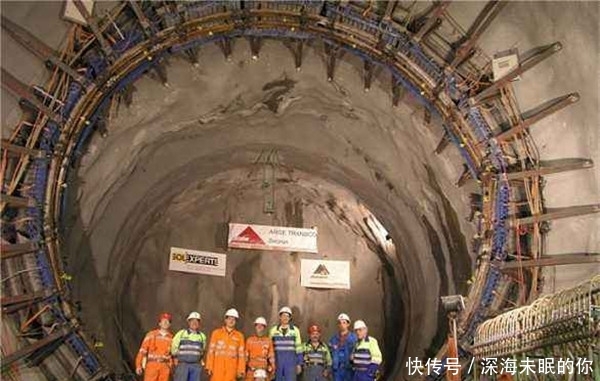  炸弹@深处地下2400米的铁路，耗资920亿，炸弹都没办法，不是我