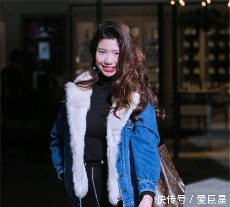 精致@迷人靓丽的美女街拍:时尚潮流的美女,展现细节上的精致感!
