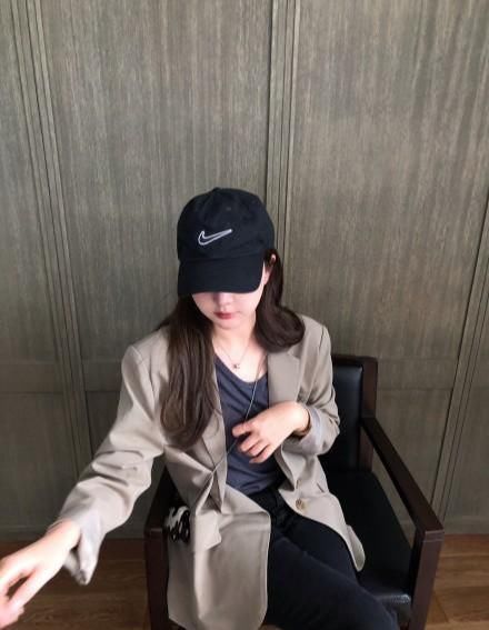  U领■短脖子穿搭指南来袭，还你美丽优雅天鹅颈！