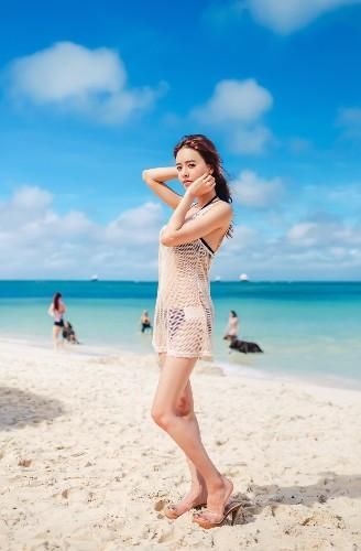 比基尼泳衣小姐姐，明艳动人，令人心醉！