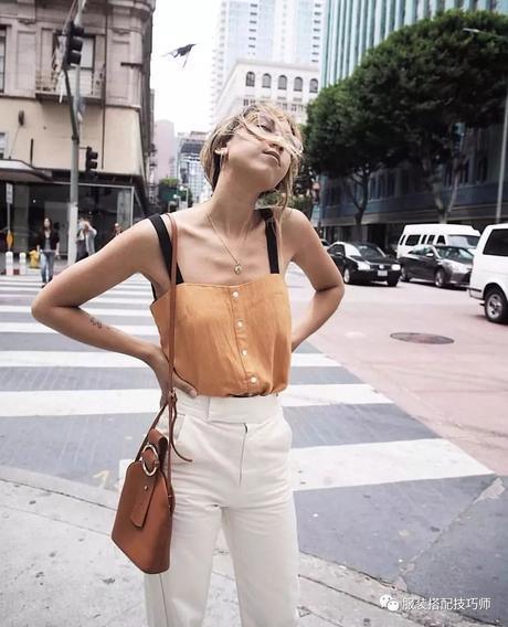 服装搭配：大屁股,腿粗,腿不直,下半身肥胖,一条烟管裤就搞定!