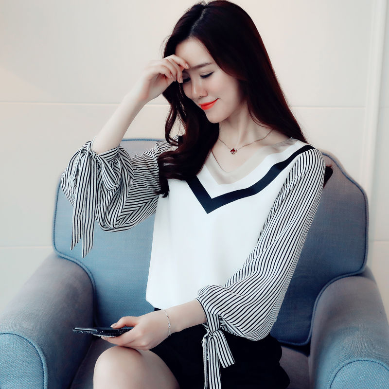 真没想到!老婆把裙子都扔了!只穿这些小衫，一颦一笑都令人心醉