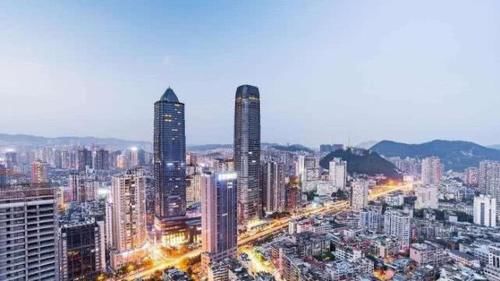  我国：曾是我国最“穷”省份之一：如今却成功逆袭，高铁飞机全