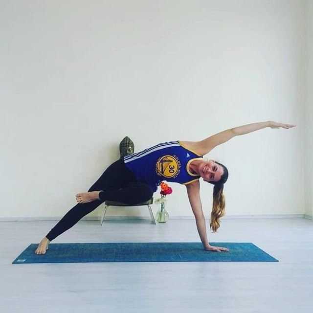 培养气质，练瑜伽的女孩绝不认输！