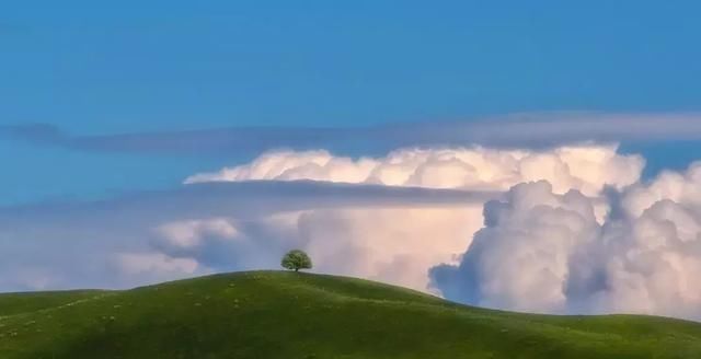 这是一个惊艳了世界的地方!有山、有水、有草原、有沙漠、有星空