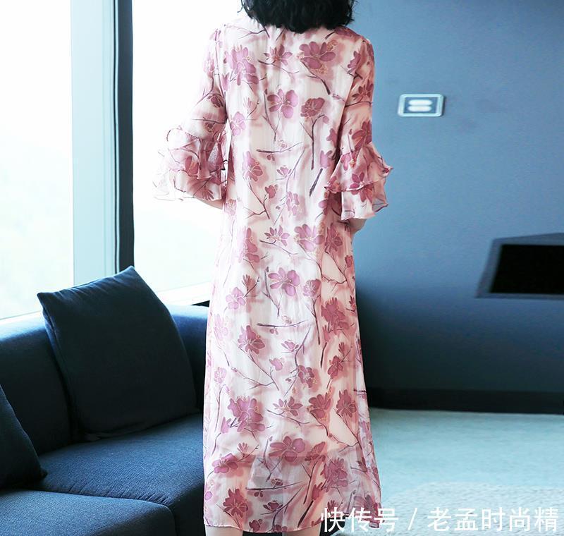  『宽松连衣』女人如果40来岁就要好好打扮！试试这些春裙，搭配裸靴，美炸天