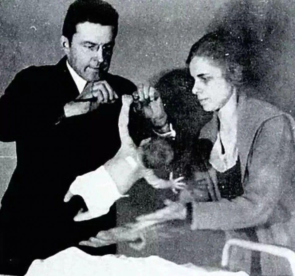 他揭开了迷信的心理机制，却无法破除自己被传虐童的谣言迷信