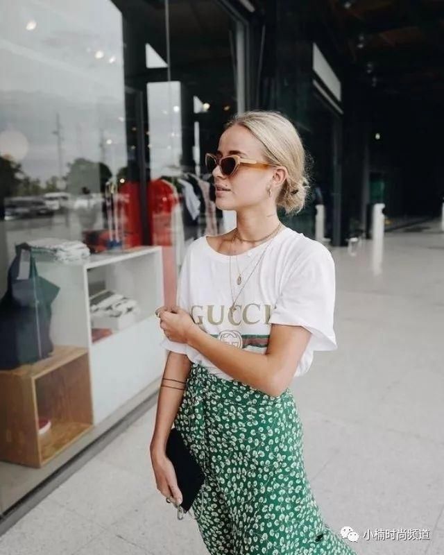 时髦爆棚的文字 TEE这样搭！3种组合让你夏日造型跟着美一波