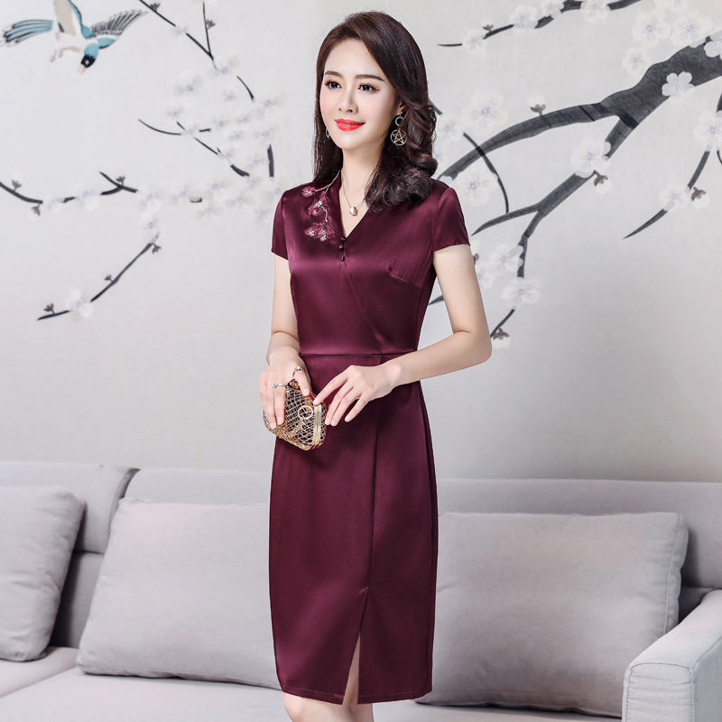 新出一种裙:真丝裙，贵气排场显端庄，虽然小贵，一穿美爆也值了