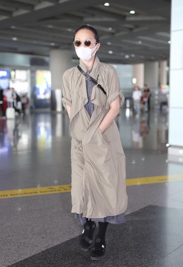 周迅才是纯素颜，眉毛淡的几乎没有!网友:她认真打扮，美翻天!