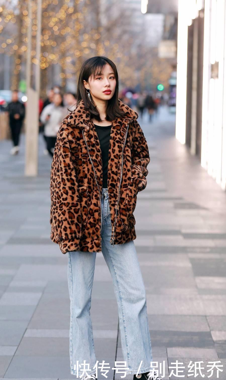 「位美女」街拍:小姐姐妆容和穿搭都非常精致,戴着墨镜特别有气质