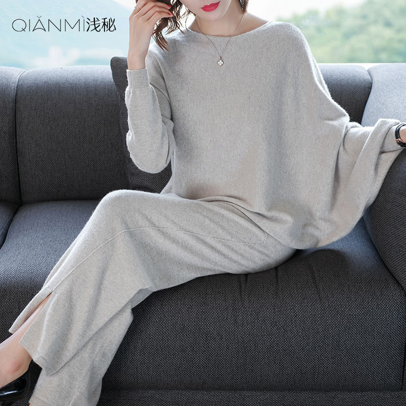 女人啊，初秋别傻傻穿风衣了，9月新上几款套装，显高又减龄