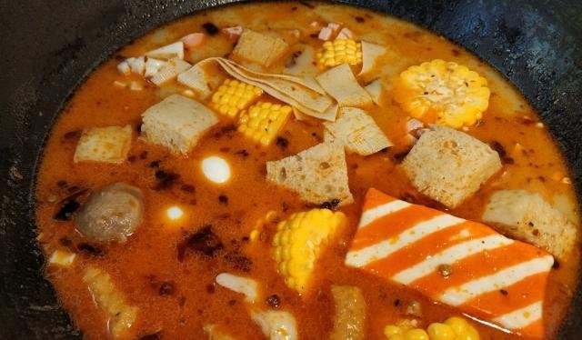 『火锅丸子』麻辣烫不用买,自己在家就能做,麻辣鲜香汤汁浓,味道不输杨国福
