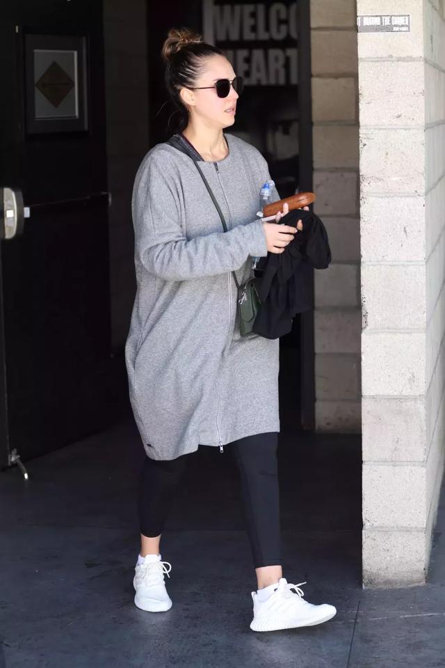 这些女明星身材并不完美只是会穿衣服而已