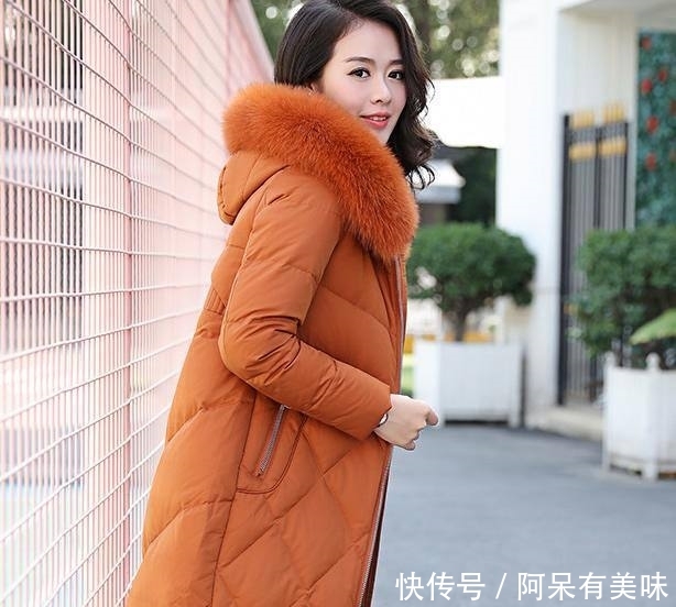 #时髦#年底羽绒服大促!原价一千多,现价仅一百,时髦又保暖,抢疯了
