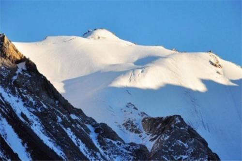 走近狼群守护的天山:有人曾晚上被湖里什么东西惊吓,一群人丢帐