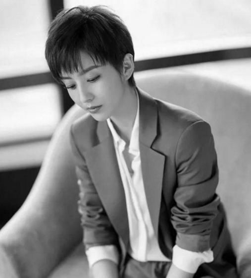 高圆圆短发,郑爽短发,佟丽娅短发,短发合集,谁能撩动你的心?