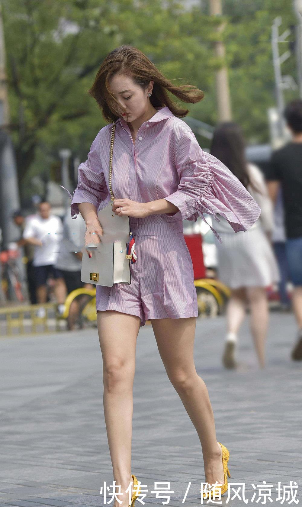 「凹凸有致」高跟鞋是成熟女人的最爱,搭配夏装女人味十足,细高跟的效果最好