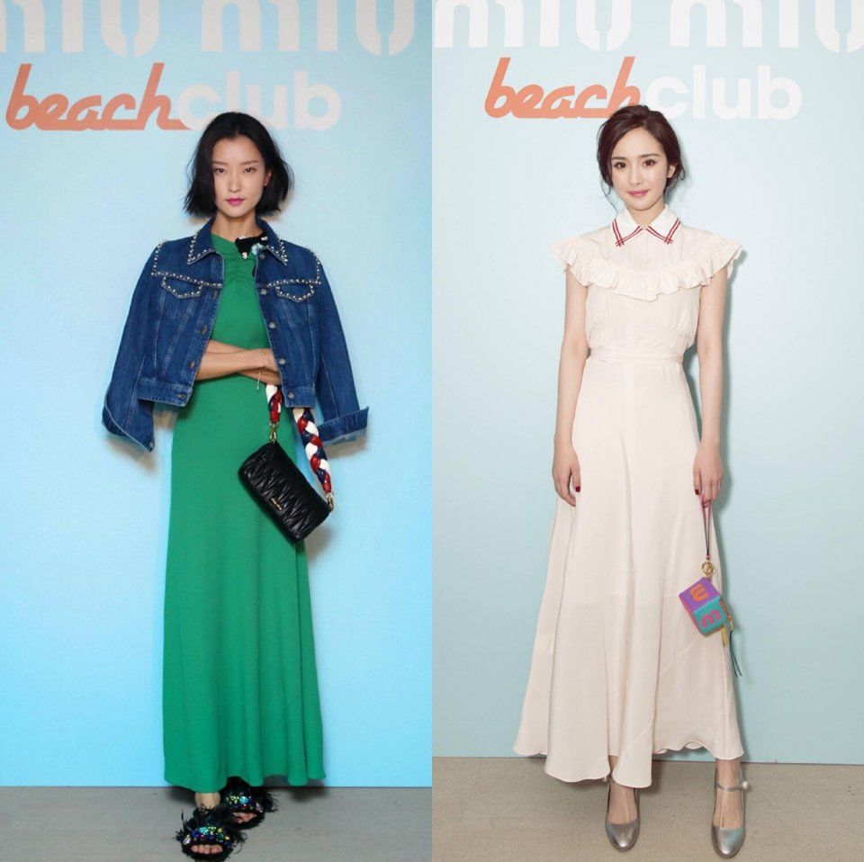 杜鹃真给梁朝伟面子，穿平底鞋现身，和穿高跟的唐嫣同框高下立现