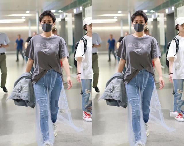 46岁宁静真会玩透明裙里还套条紧身牛仔网友难怪小11岁男友看上她