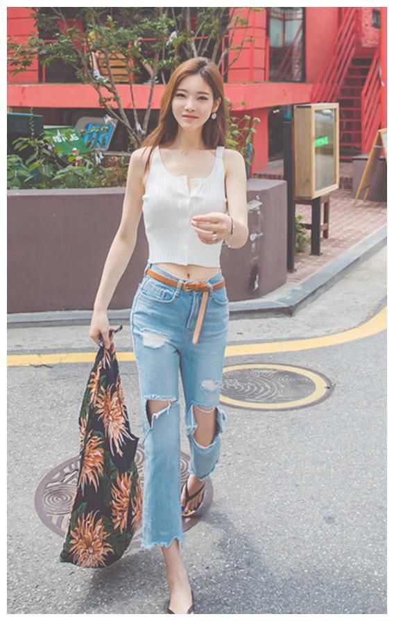 街拍：图1吊带上衣，图2牛仔裤，图3诱人超短裤！