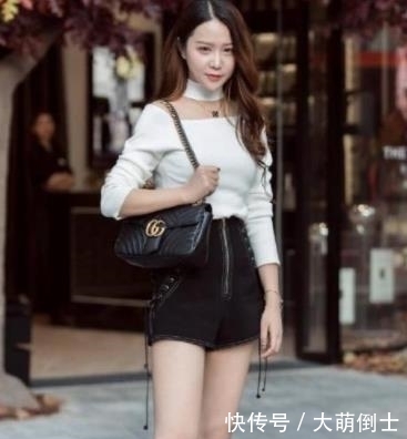  『尽显』街拍：羞涩可人的小姐姐，大长腿十分亮眼，尽显性感女人味