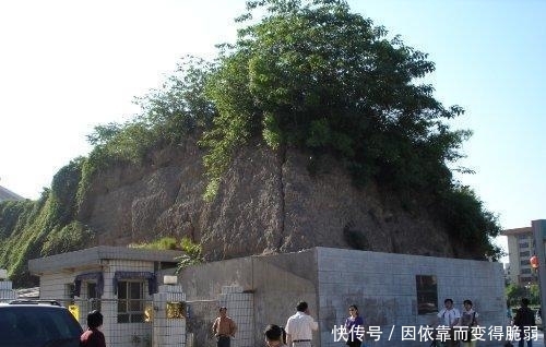 中国这段土墙600年无人敢拆,政府每年拨款1000万维护,为啥?