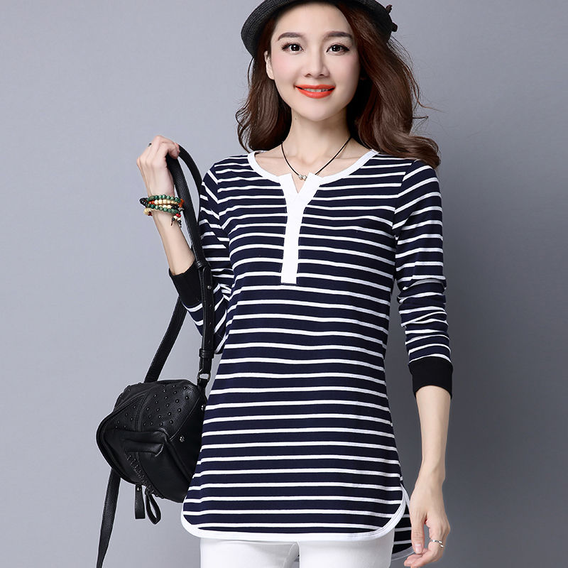 老婆一米55,但从不穿高跟鞋,穿这“小衫”+牛仔裤,显高到爆