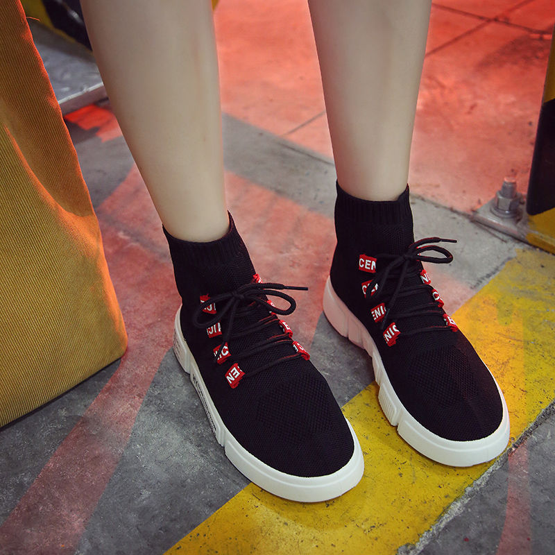 刚问世就秒杀老爹鞋的“袜子鞋”，满足女人对显细腿的要求，美翻