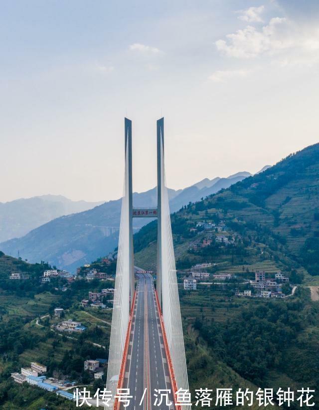 又一中国奇迹:云贵高原造出世界最高大桥,565米的高度折服世界