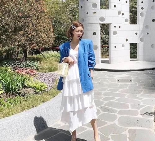 『件白色』开春后别光顾着抢卫衣,“渣女西装”才是女生必买款,可甜可飒