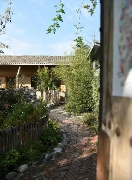  『小院』20多岁的年龄差距，却把一个破烂的农家小院变成了“桃花源”