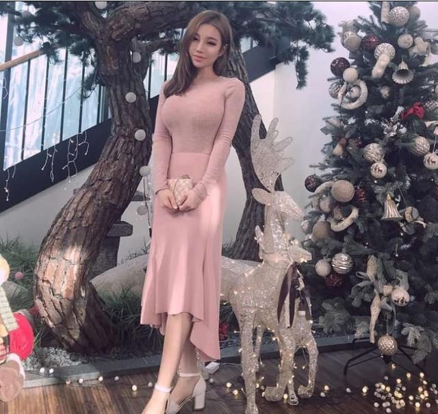 街拍：一姐妹花，搭配很时尚，笑容也很甜美！