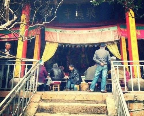 云南最“古怪”的寺庙，打麻将的人比香客多，神佛“与民同乐”？