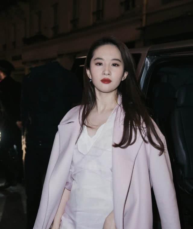  「格子西装」今年春季流行服饰分析,准备买卖衣服都进来