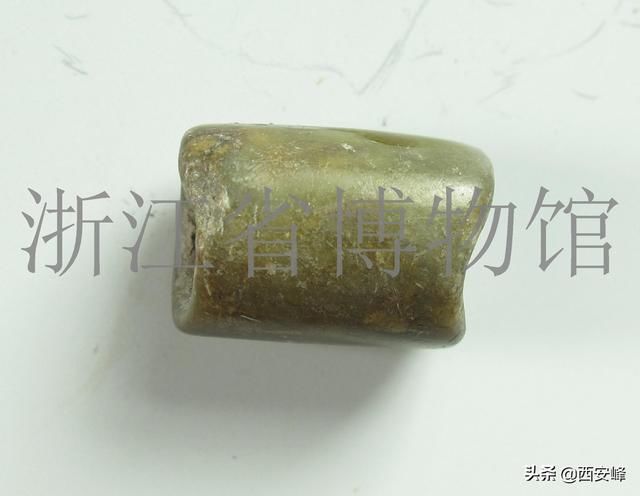 距今约7000年前的玉珠【新石器时代河姆渡文化】