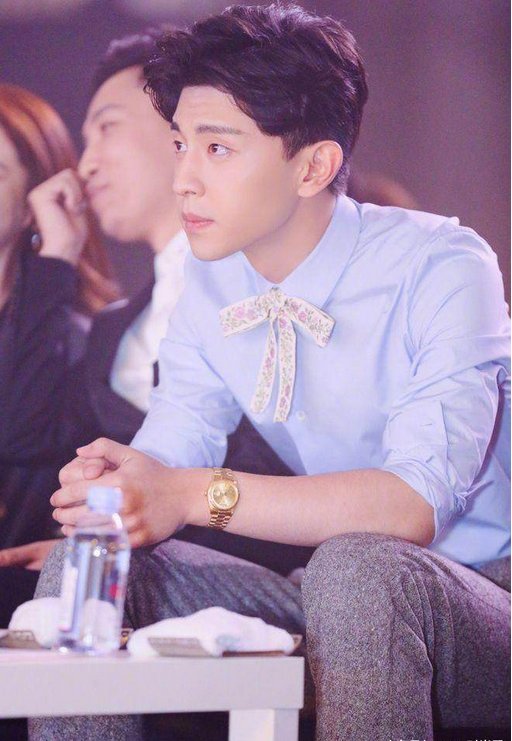 邓伦换个发型如换头，网友:这帅哥颜值没有巅峰线的?