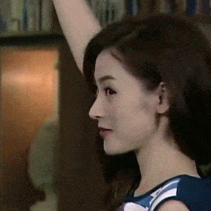 张天爱的美腿杀都不是P出来的，实力证明大长腿穿什么都好看!