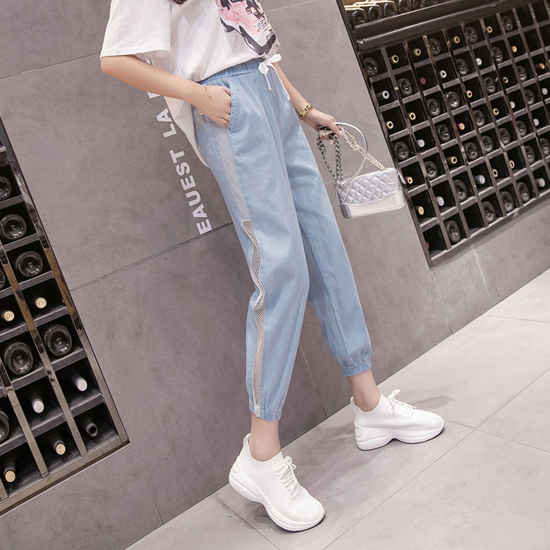 初秋穿裙子，不是很正确的选择，今秋流行配牛仔裤，时髦又显高挑