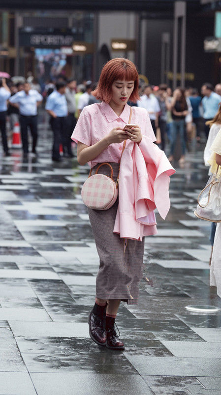 重庆街拍:掌握穿搭技巧，才能展现气度不凡的你