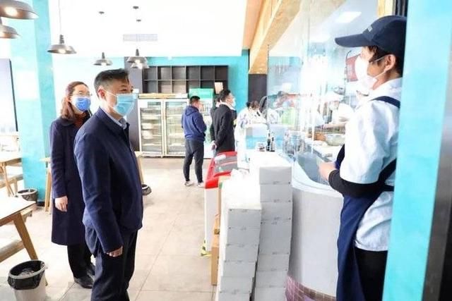 『营情况』高新区领导带头体验“堂食”提振市场消费信心