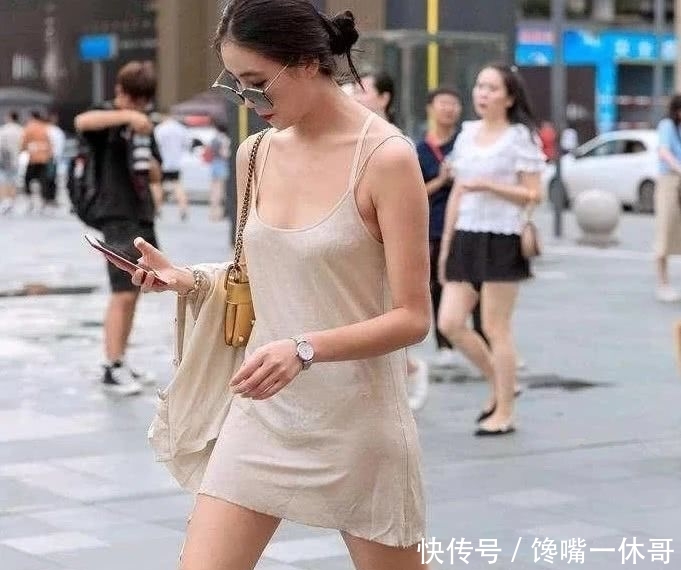  【感觉】一袭粉色连衣裙，清凉的装束，优雅的气质，恋爱的感觉