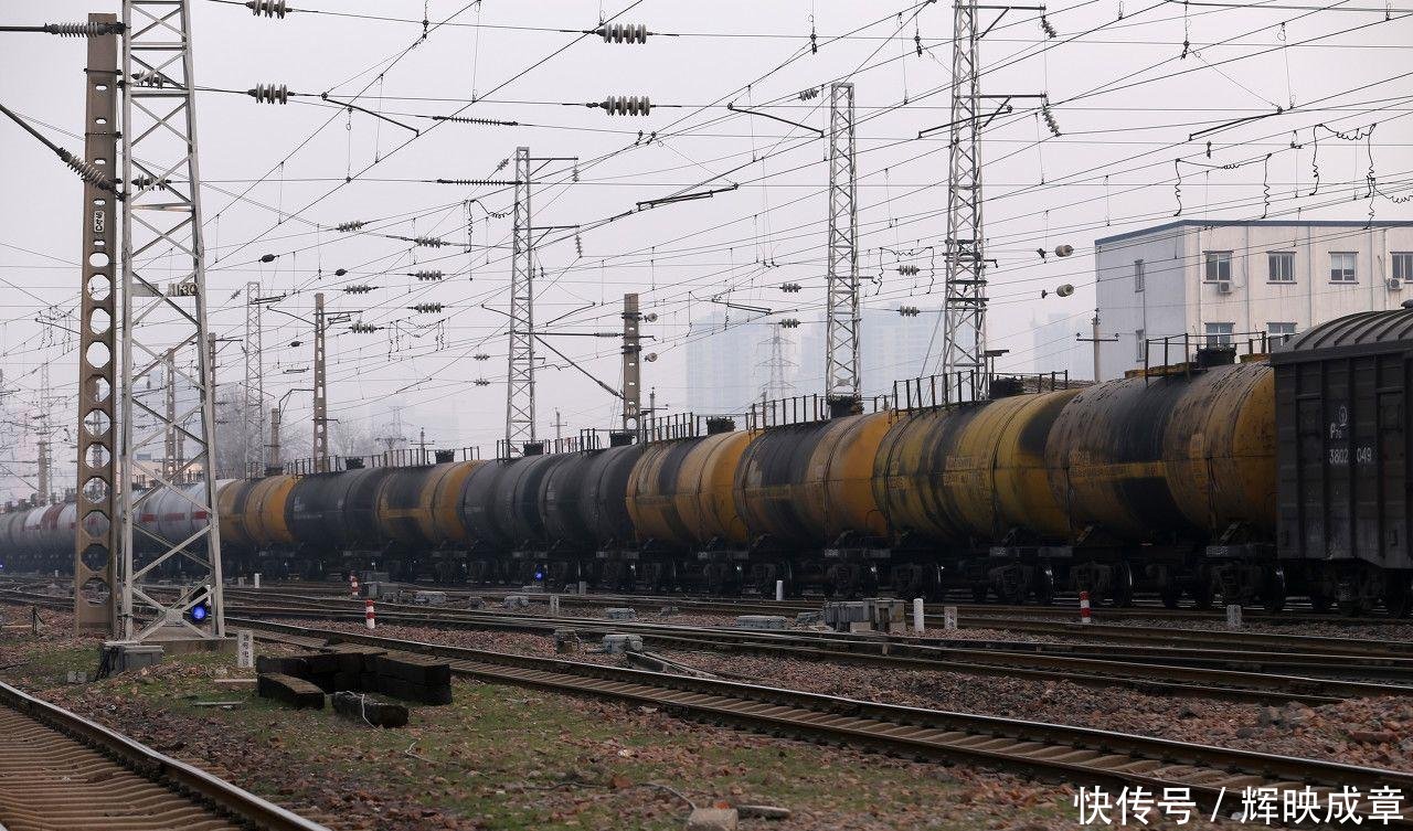 实拍亚洲最大的铁路编组站，一百多条轨道，走错一条就是灾难