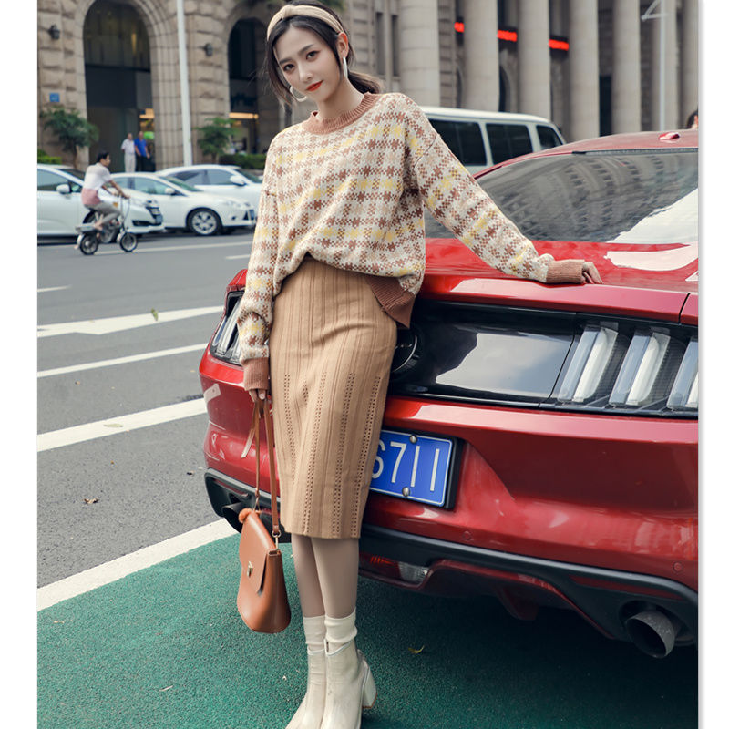 矮个子女人尽量别穿长外套!今年流行的套装，比中国风旗袍还时髦