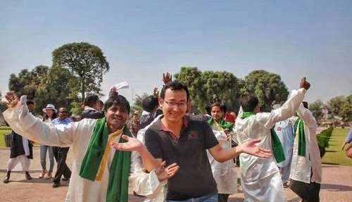 中国人去此国旅游，一下车就有人拿枪保护？说出来你未必会信