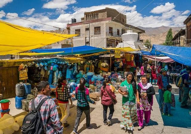 印度姑娘啥都卖,还向游客极力推销这个,中国男游客看了当场翻脸