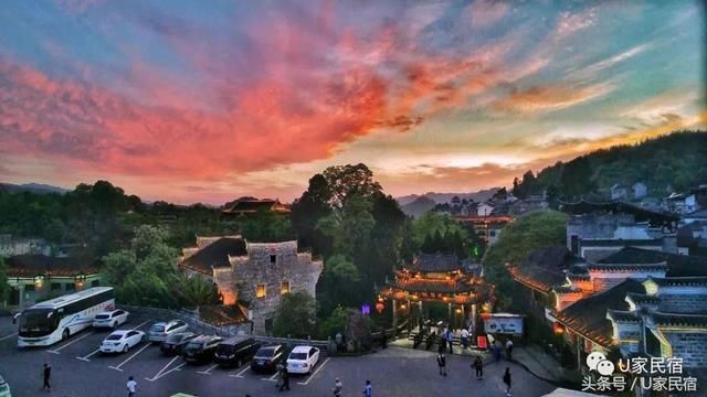 这个比凤凰古镇更鲜为人知、挂在瀑布上的古镇，再不去就晚了