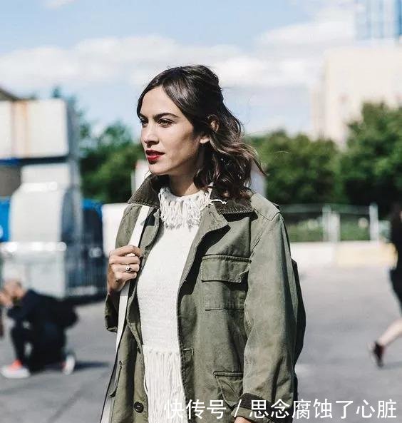 今秋刘雯、周冬雨抢着穿的裤子，竟然这么大有来头！